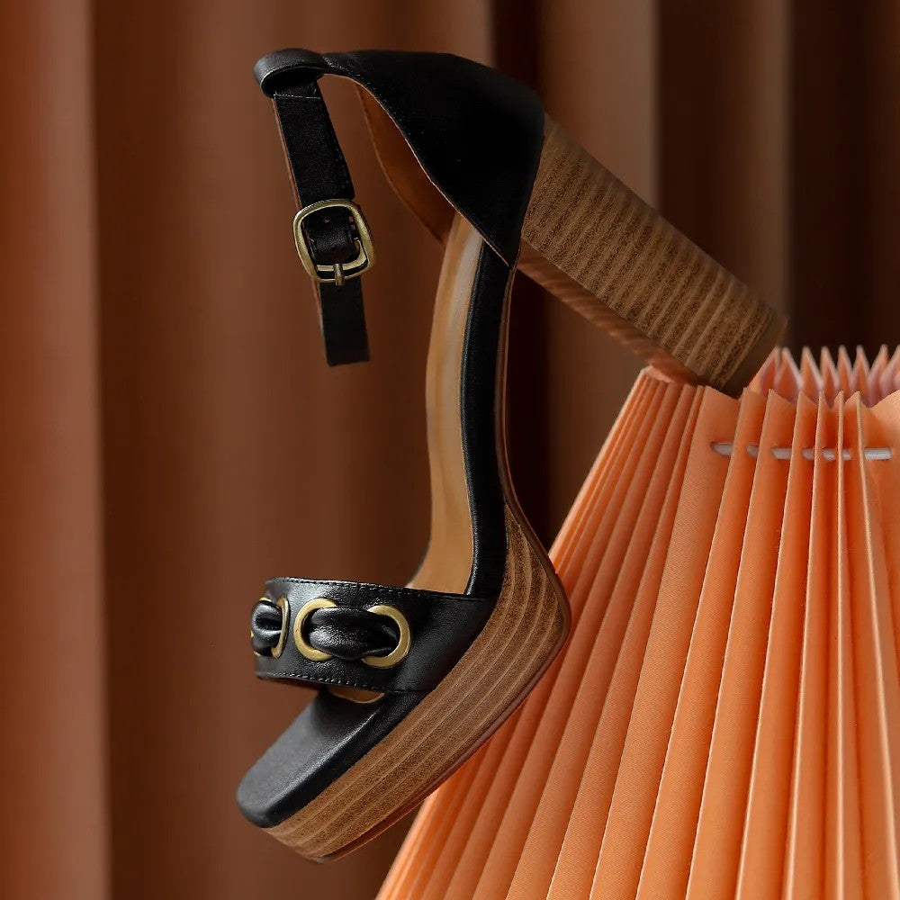 Medallia Ring Sandals