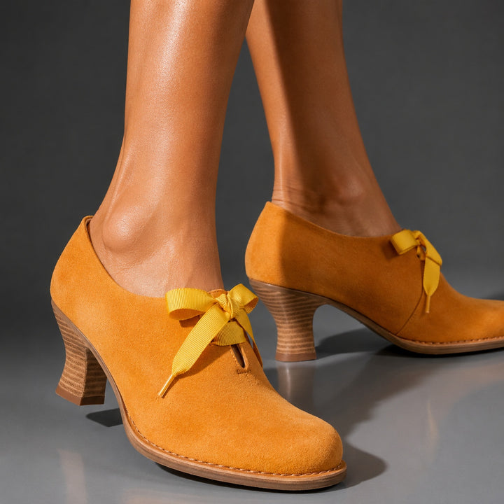 Grosgrain Ribbon Pumps — ce_brooklyn_s3_01