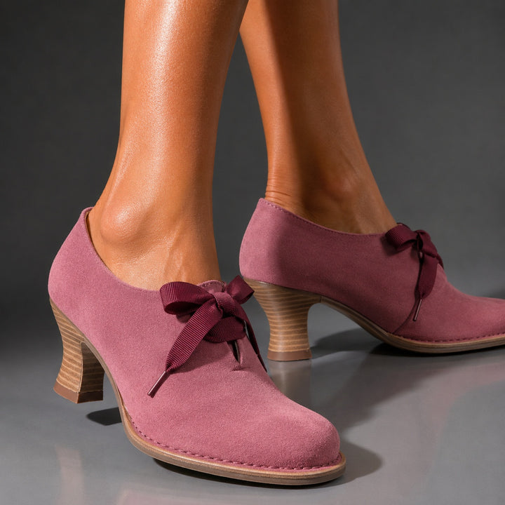 Grosgrain Ribbon Pumps — ce_brooklyn_s3_01