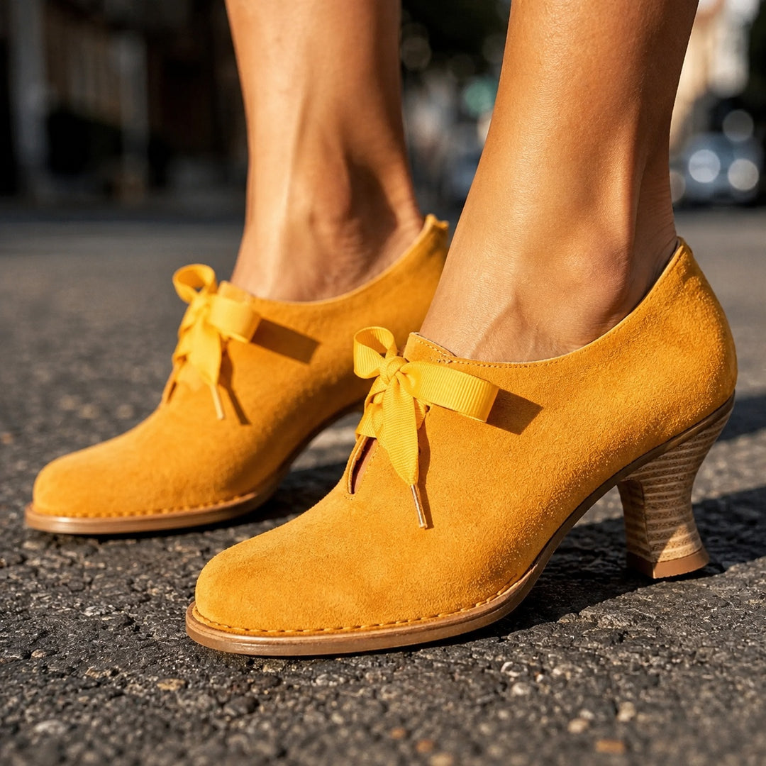 Grosgrain Ribbon Pumps — ce_brooklyn_s1_01