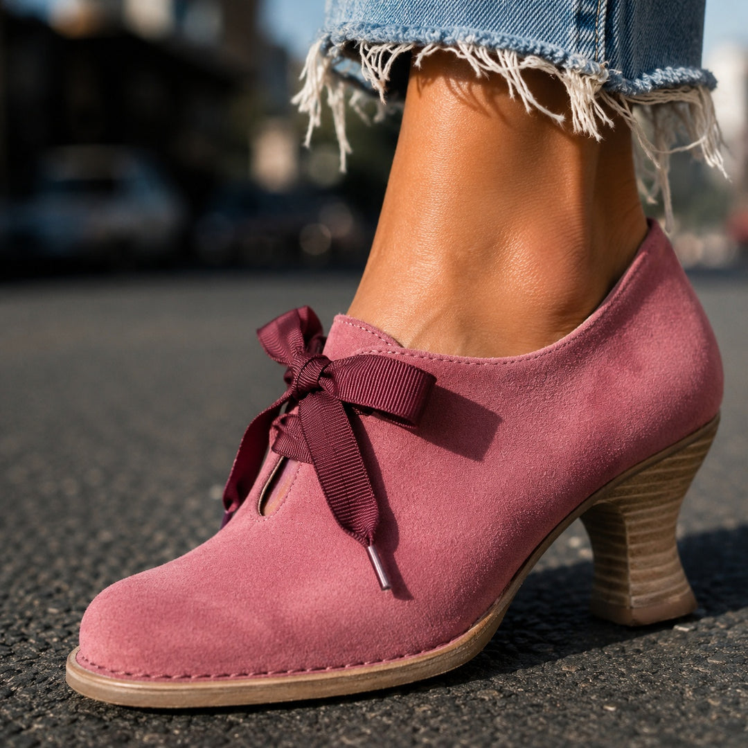 Grosgrain Ribbon Pumps — ce_brooklyn_s2_01
