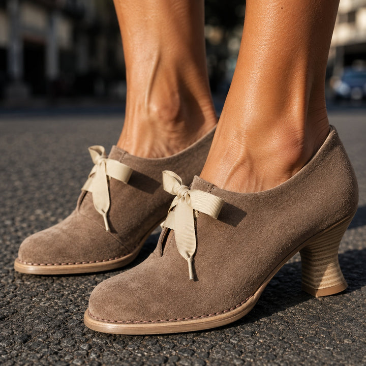 Grosgrain Ribbon Pumps — ce_brooklyn_s1_01