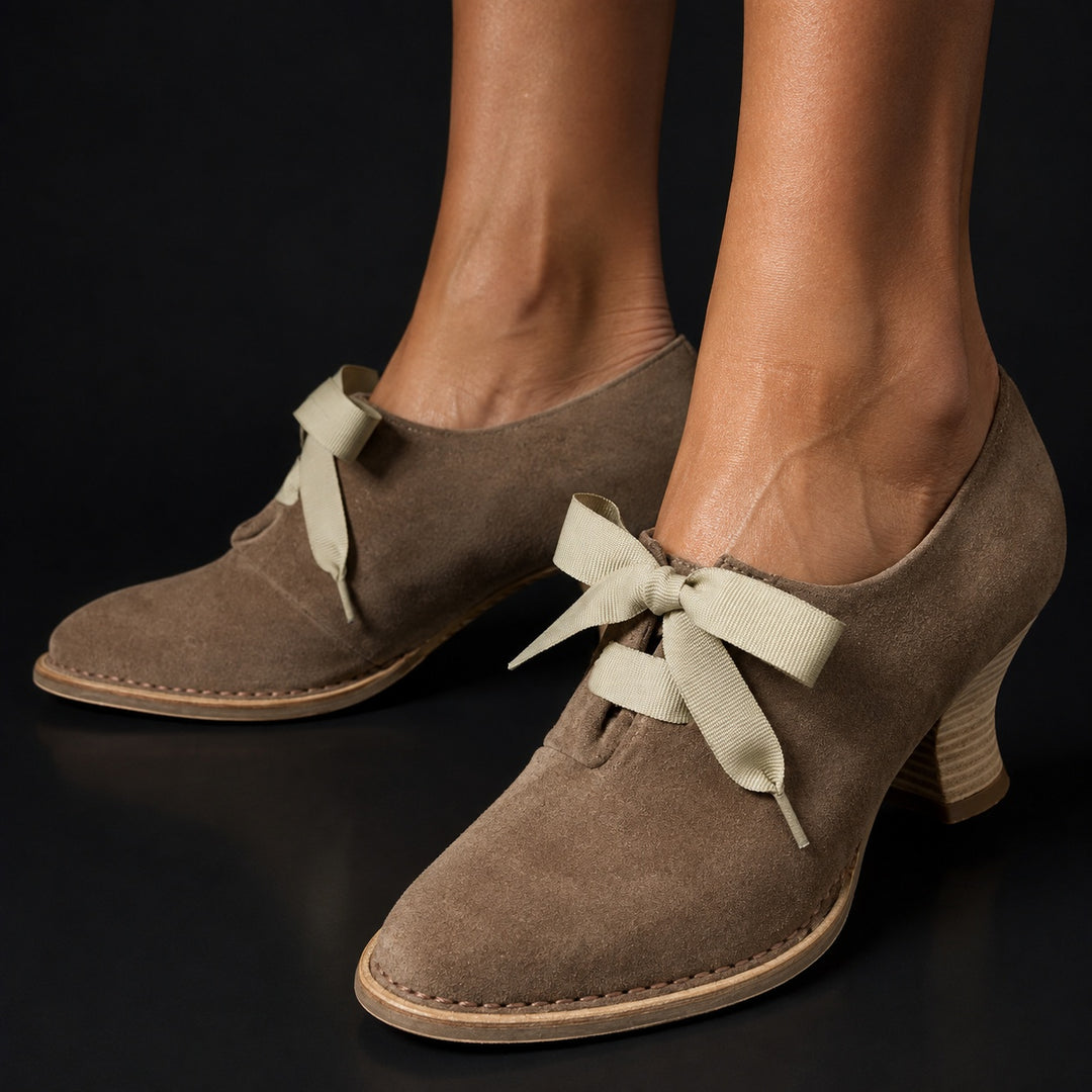 Grosgrain Ribbon Pumps — ce_brooklyn_s3_01